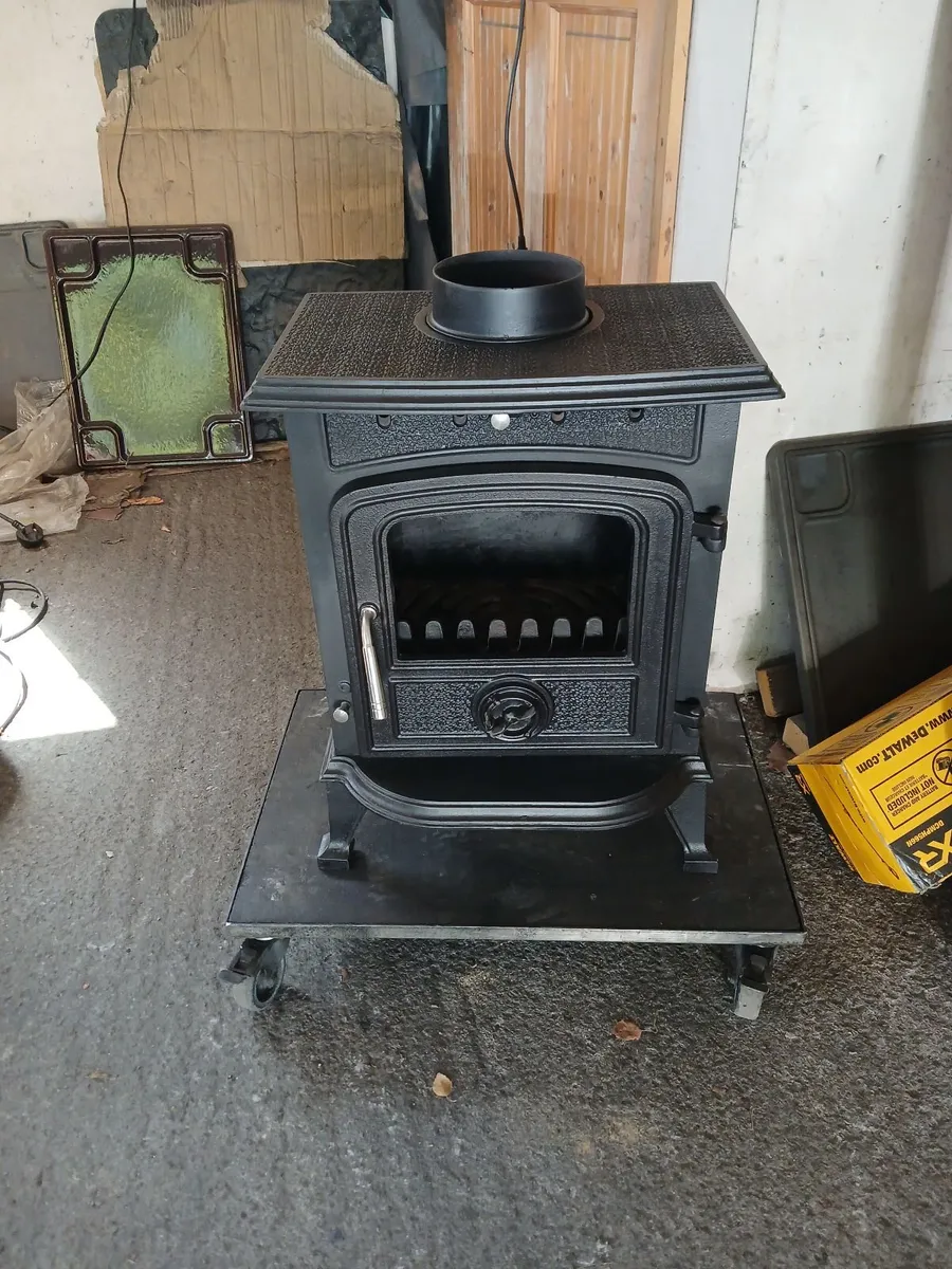 Firewarm solid fuel stove 5kw in perfect condition - Image 1