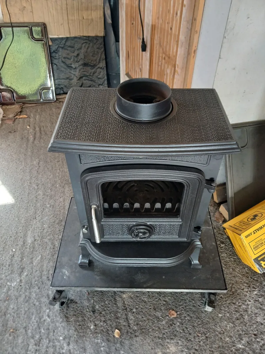 Firewarm solid fuel stove 5kw in perfect condition - Image 2