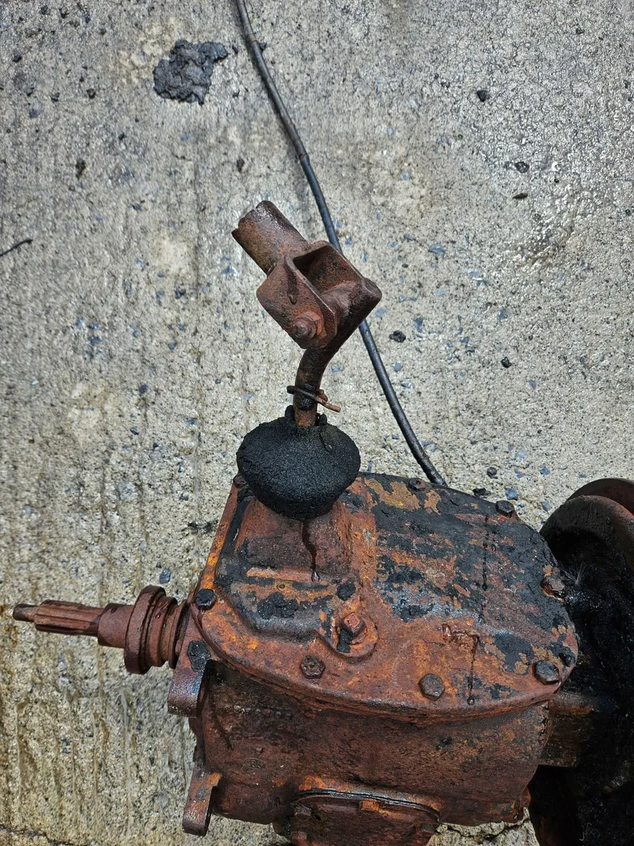 Bedford gear box - Image 2