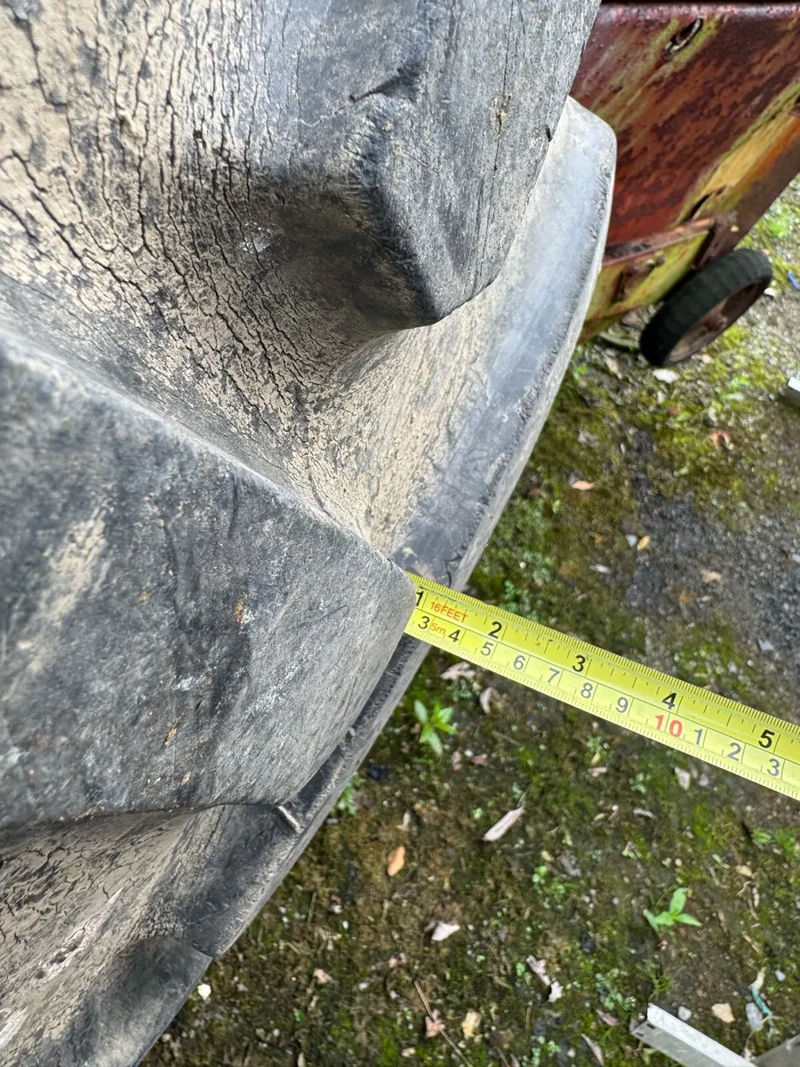 2 Rear 38” Continental tractor tyres - Image 4