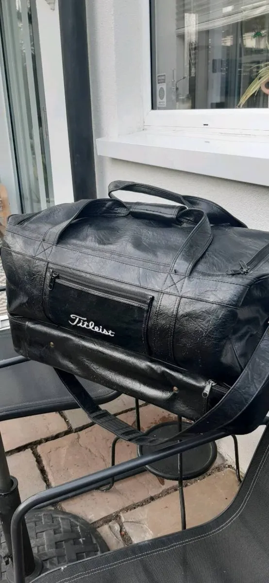 Leather travel sports bag - Image 1
