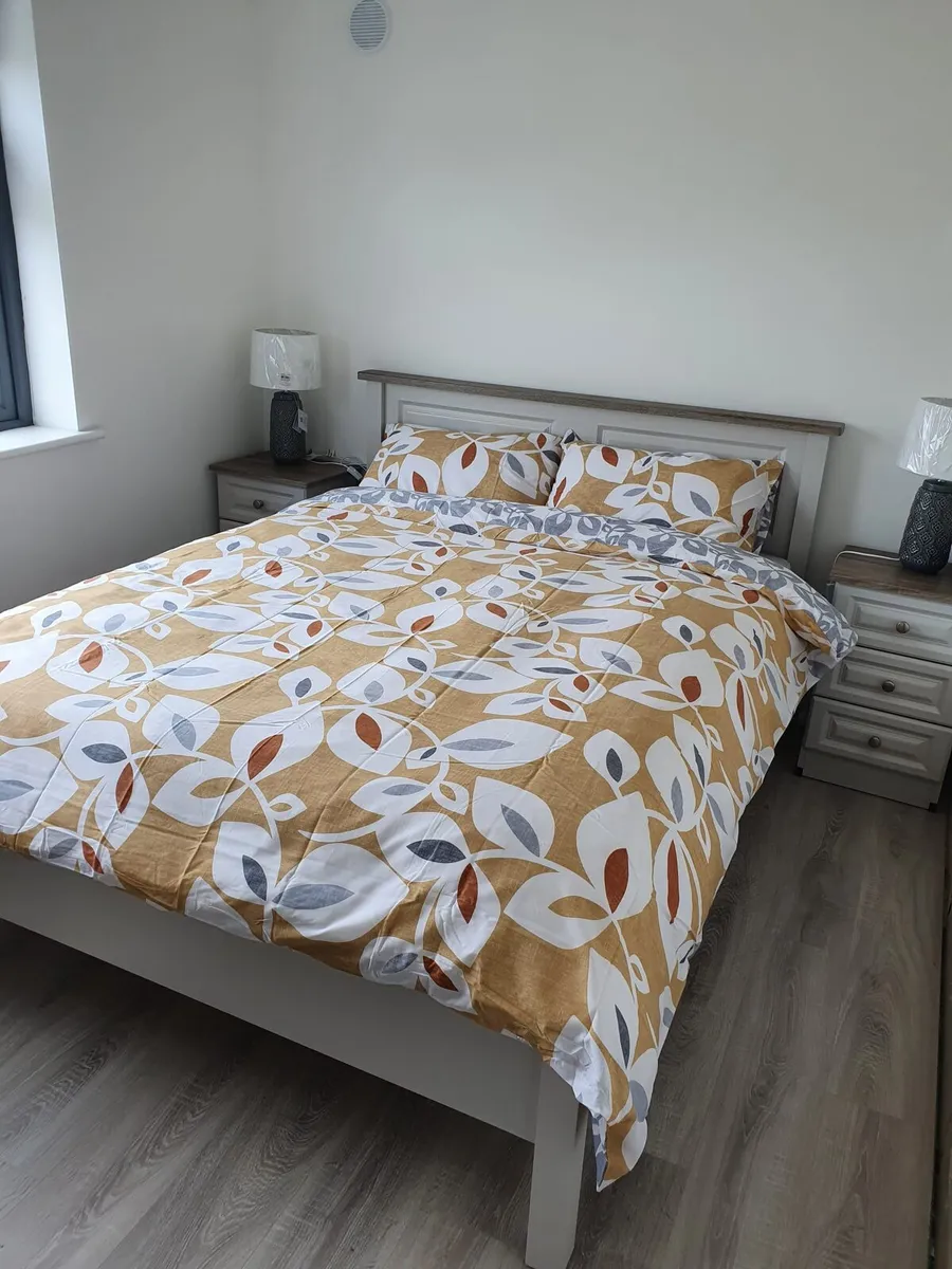 Bed/Furniture