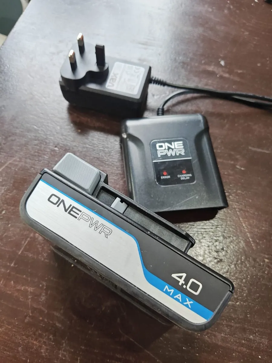 Vax ONEPWR 4.0Ah Battery and Charger - Image 1