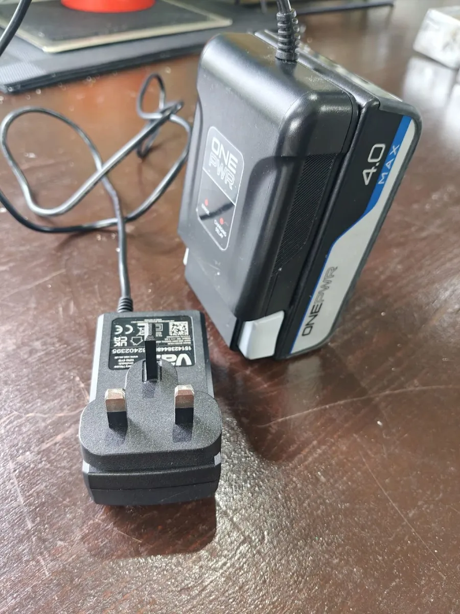 Vax ONEPWR 4.0Ah Battery and Charger - Image 3
