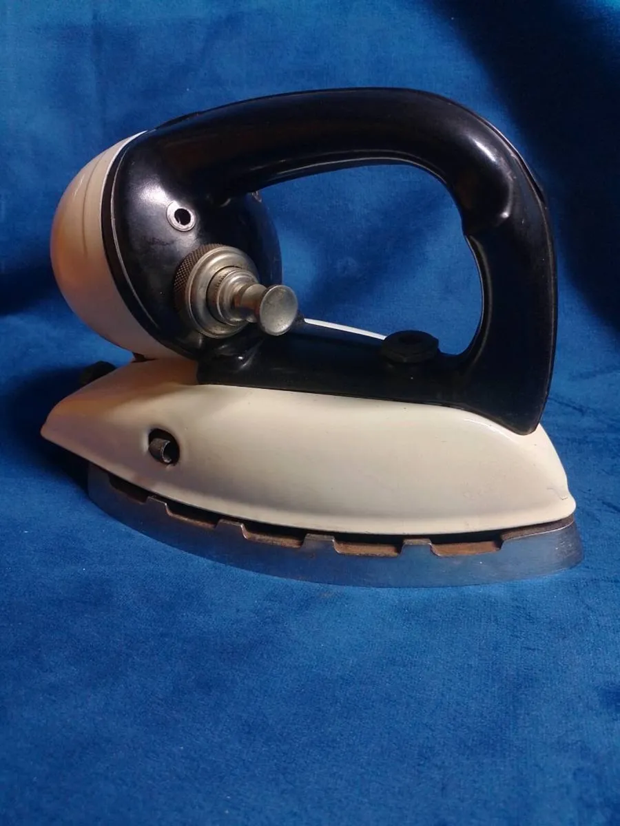 Can post Tiley DN250 paraffin iron 1950 - Image 1