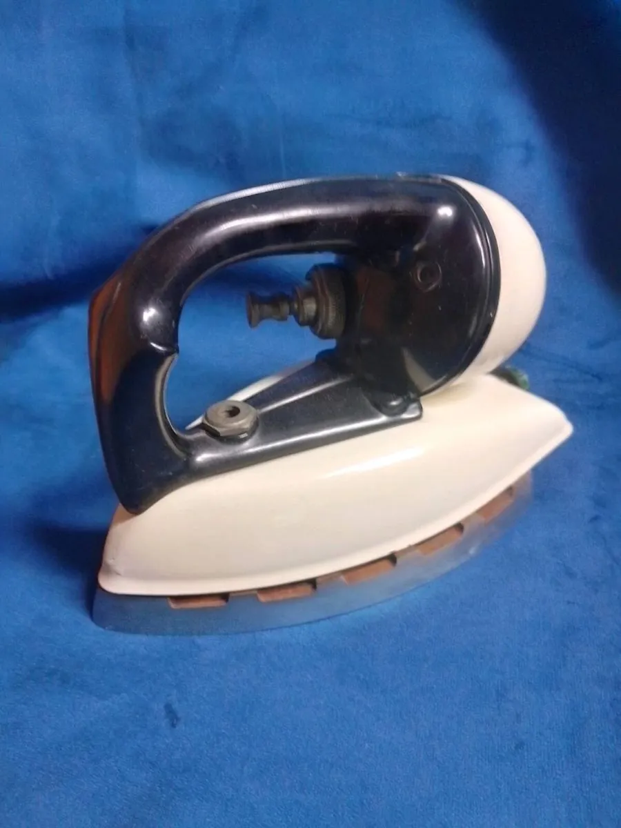 Can post Tiley DN250 paraffin iron 1950 - Image 3