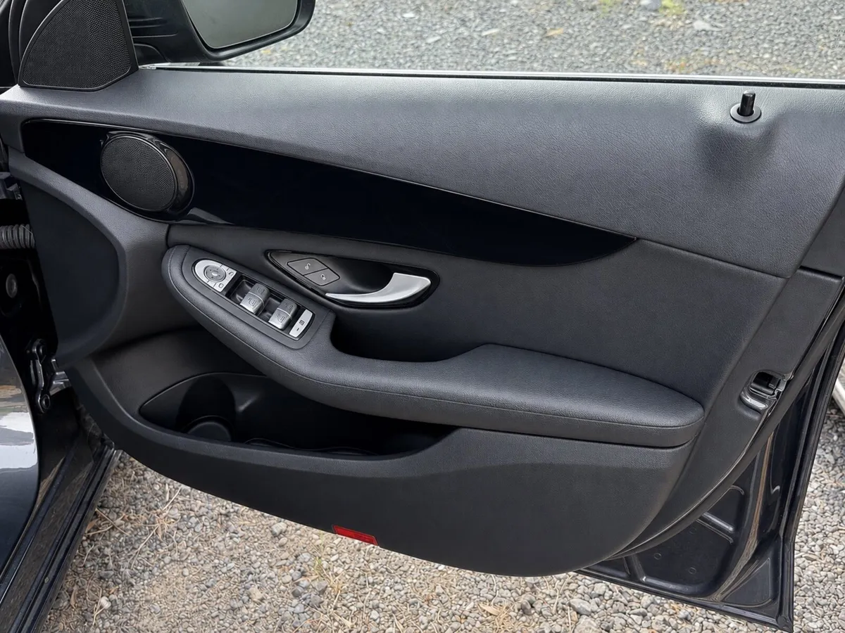 Mercedes-Benz C-Class 2015 - Image 3
