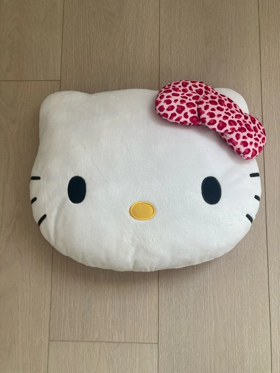 Hello Kitty pillow - Image 1