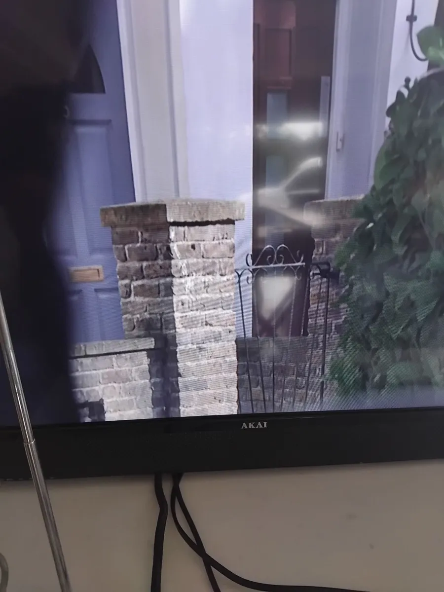 Akai 32 inch TV - Image 3