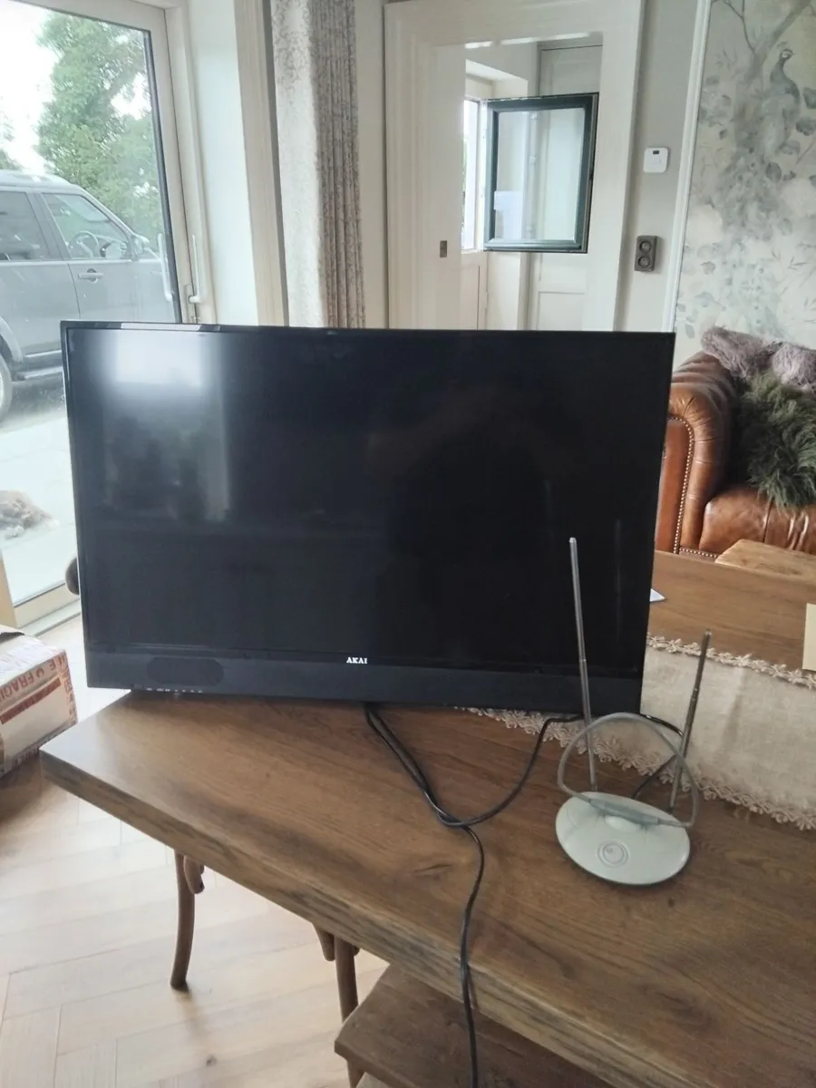 Akai 32 inch TV - Image 2