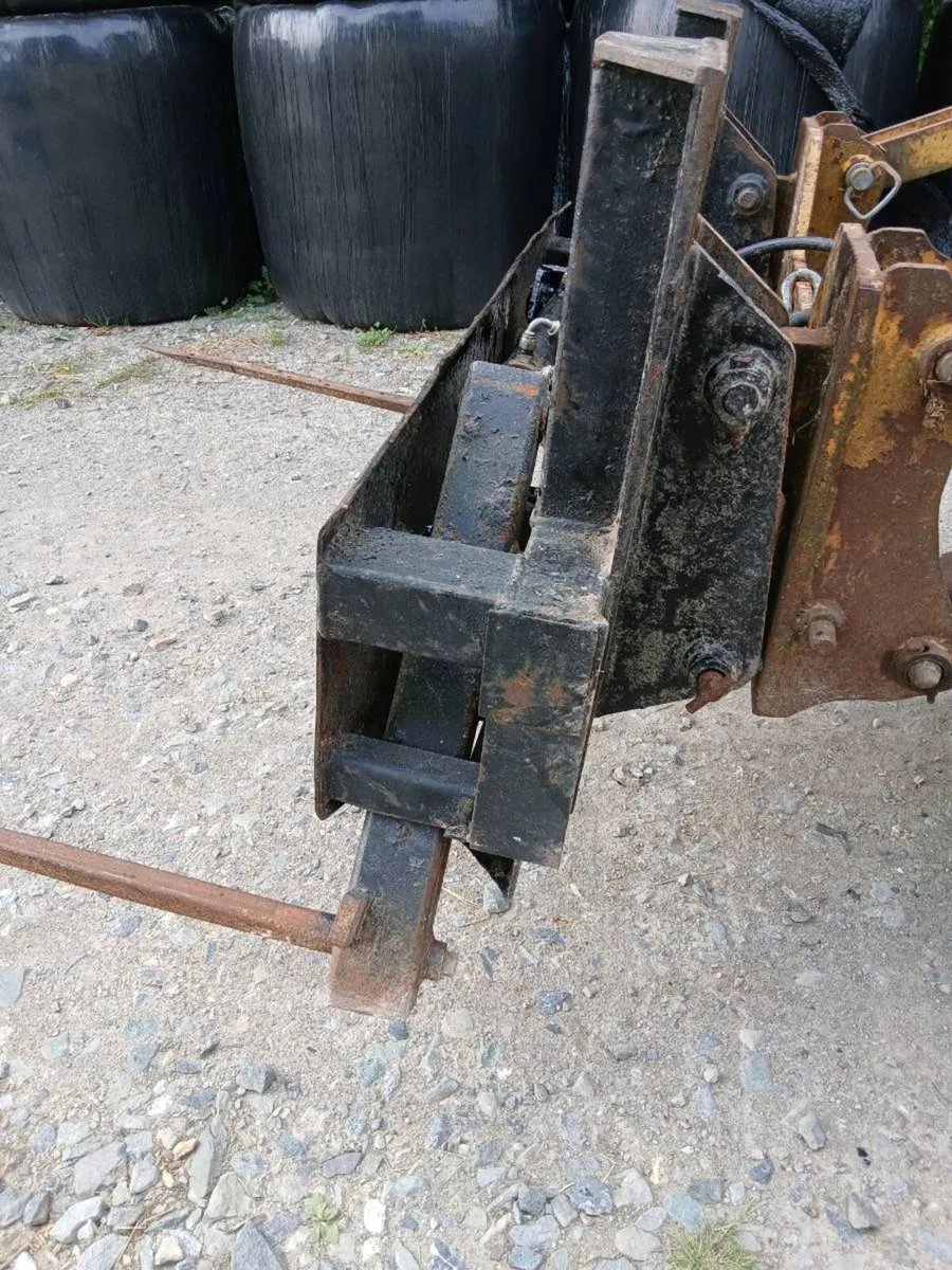 Hydraulic bale handler - Image 2