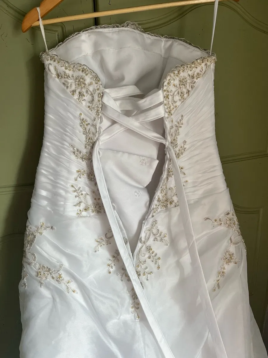 Wedding dress - Image 2