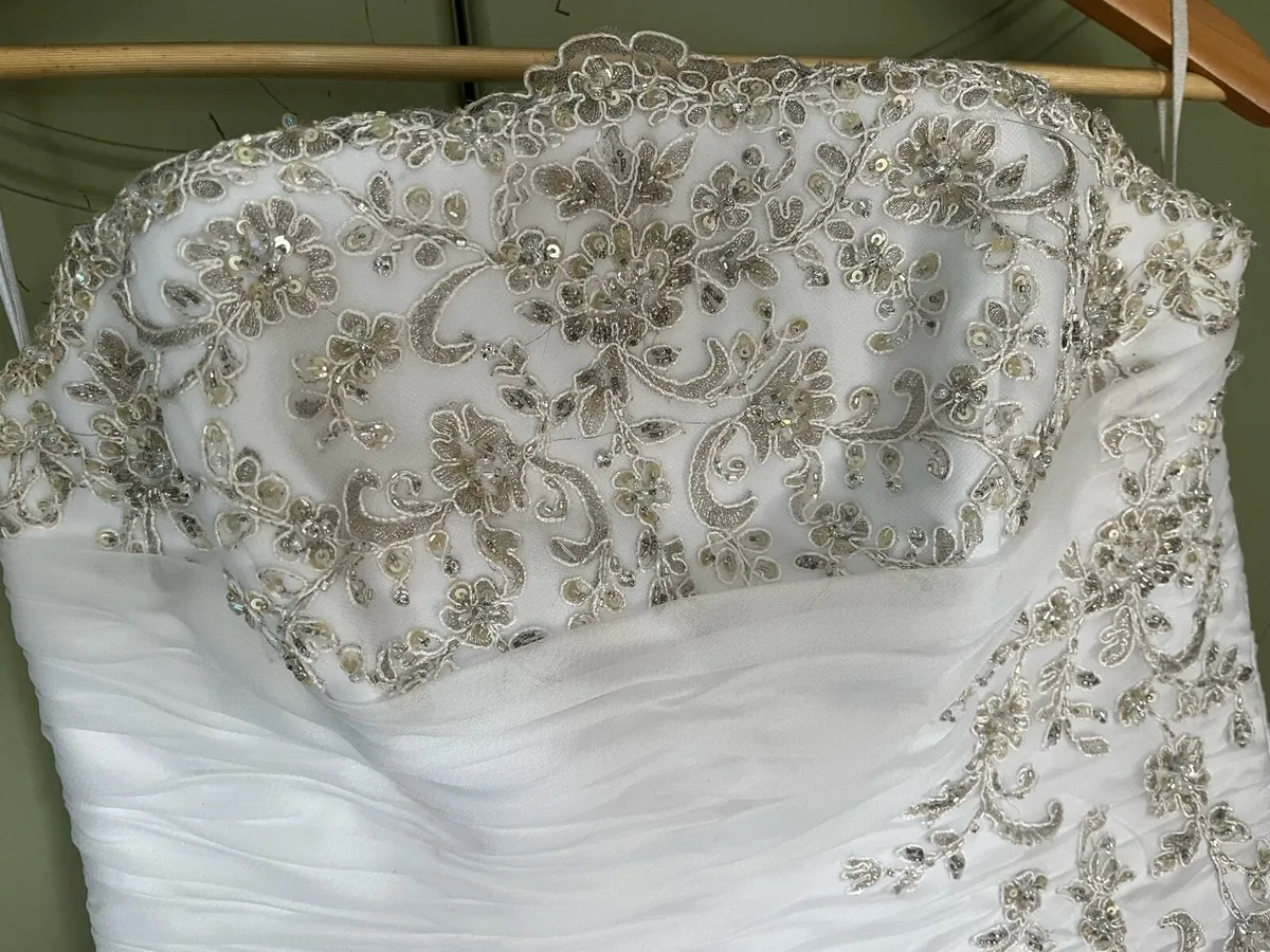 Wedding dress - Image 3