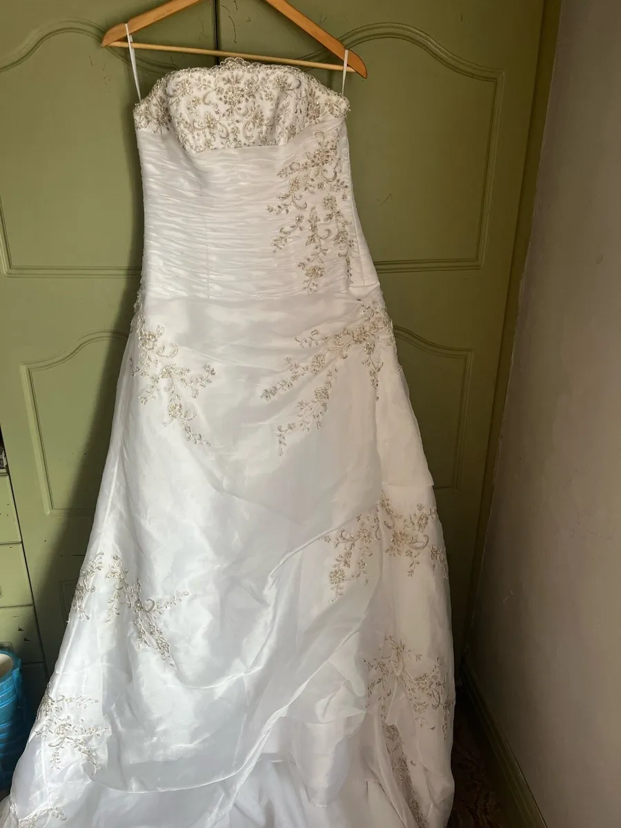 Wedding dress - Image 1