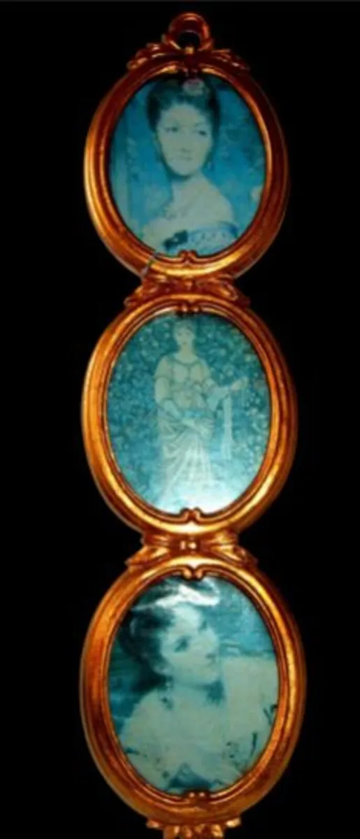 Pristine Vintage Harrods Triple Oval Gilt Frame - Image 3