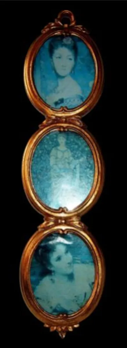 Pristine Vintage Harrods Triple Oval Gilt Frame - Image 4