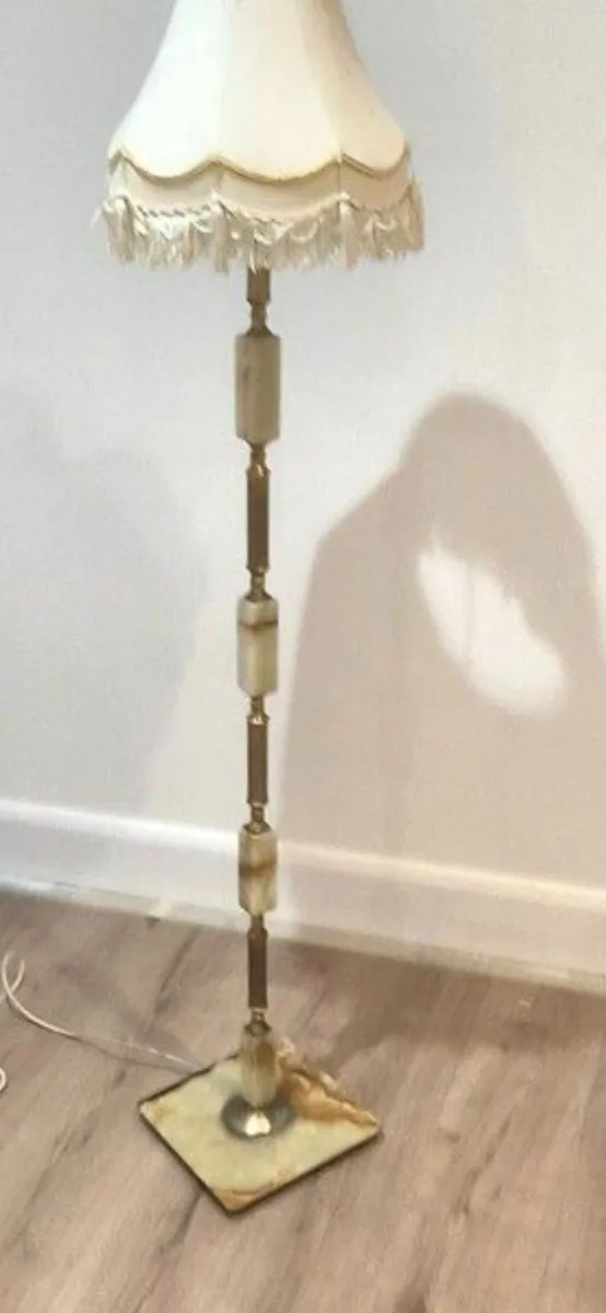 Marble and brass floor lamp - Image 1