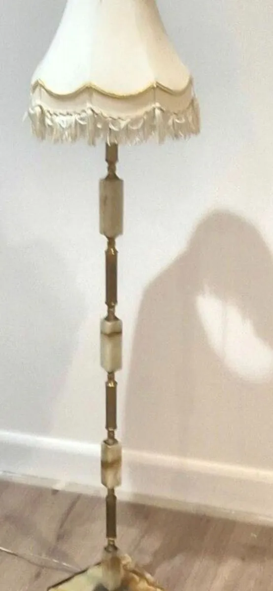 Marble and brass floor lamp - Image 2
