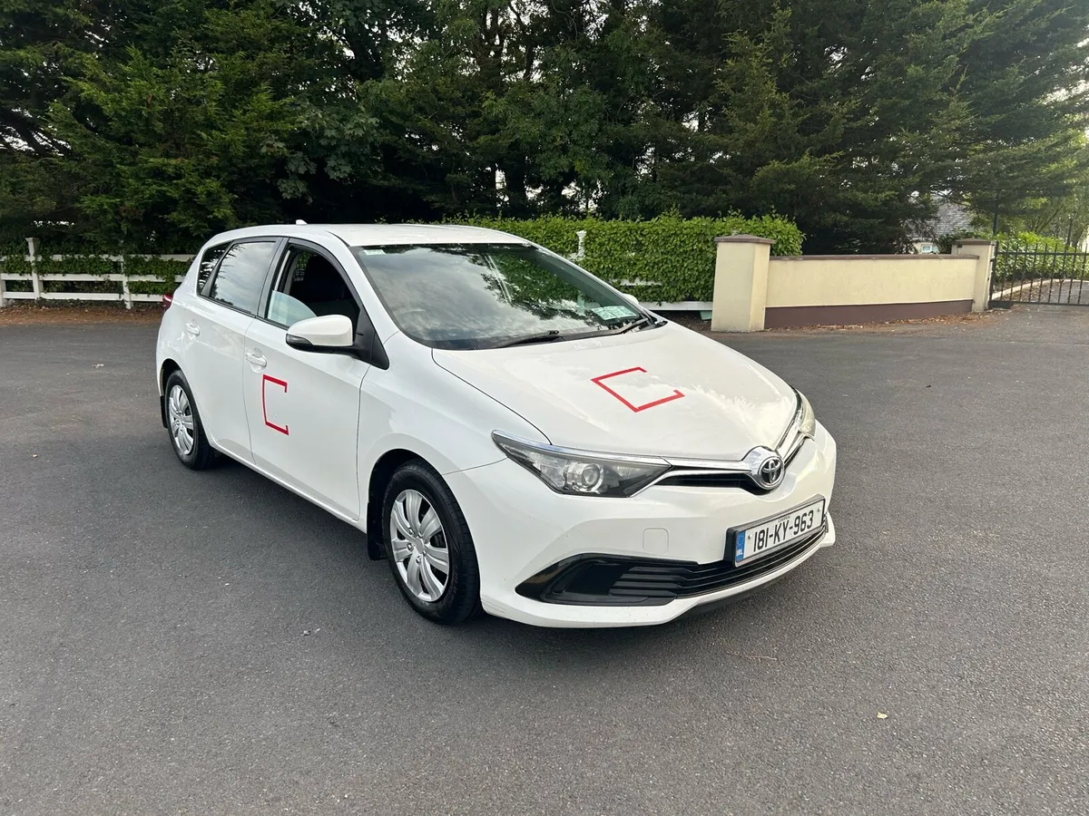 2018 Toyota auris van - Image 1