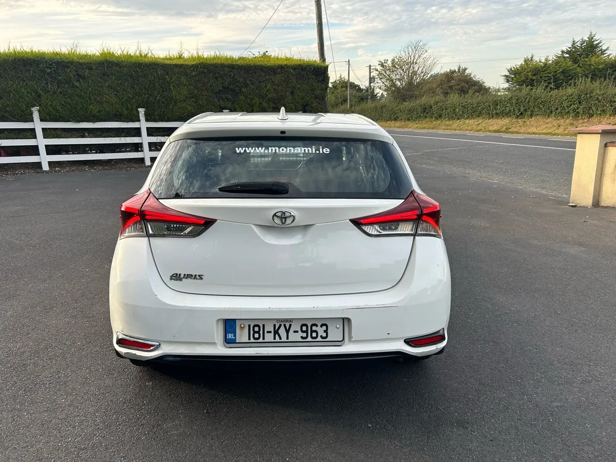 2018 Toyota auris van - Image 3