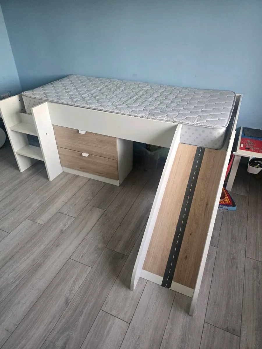 Kids single bed/mattress