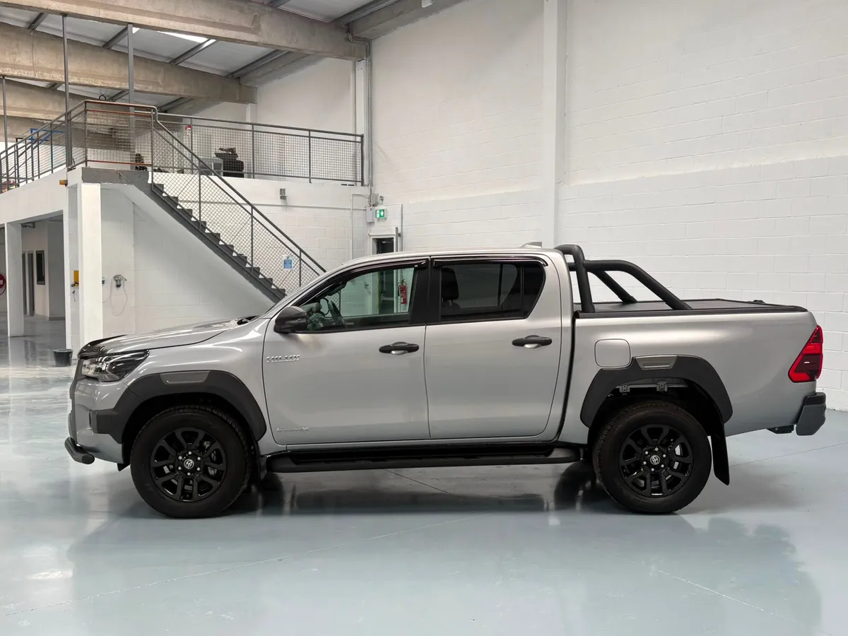New Toyota Hilux InvincibleX 2.8 Auto - Image 2