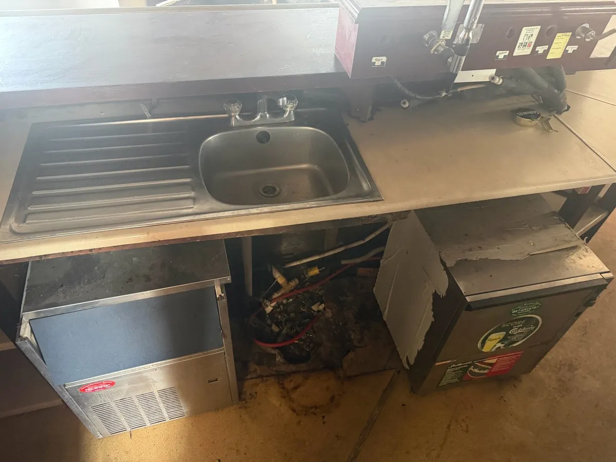 Bar and ice machine - Image 3