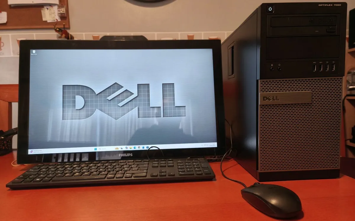 Dell i5 PC w/23" Touch Screen & Webcam & Speakers - Image 1
