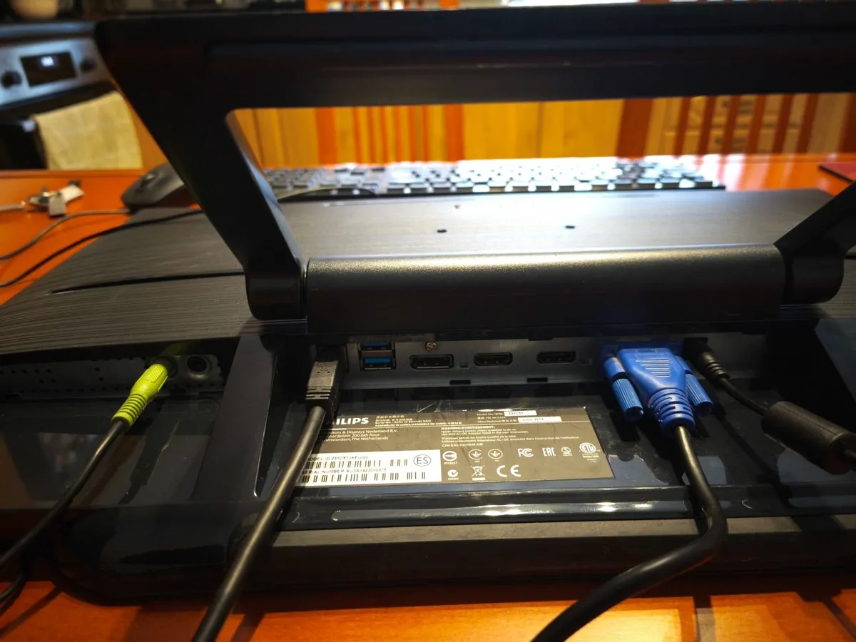 Dell i5 PC w/23" Touch Screen & Webcam & Speakers - Image 3
