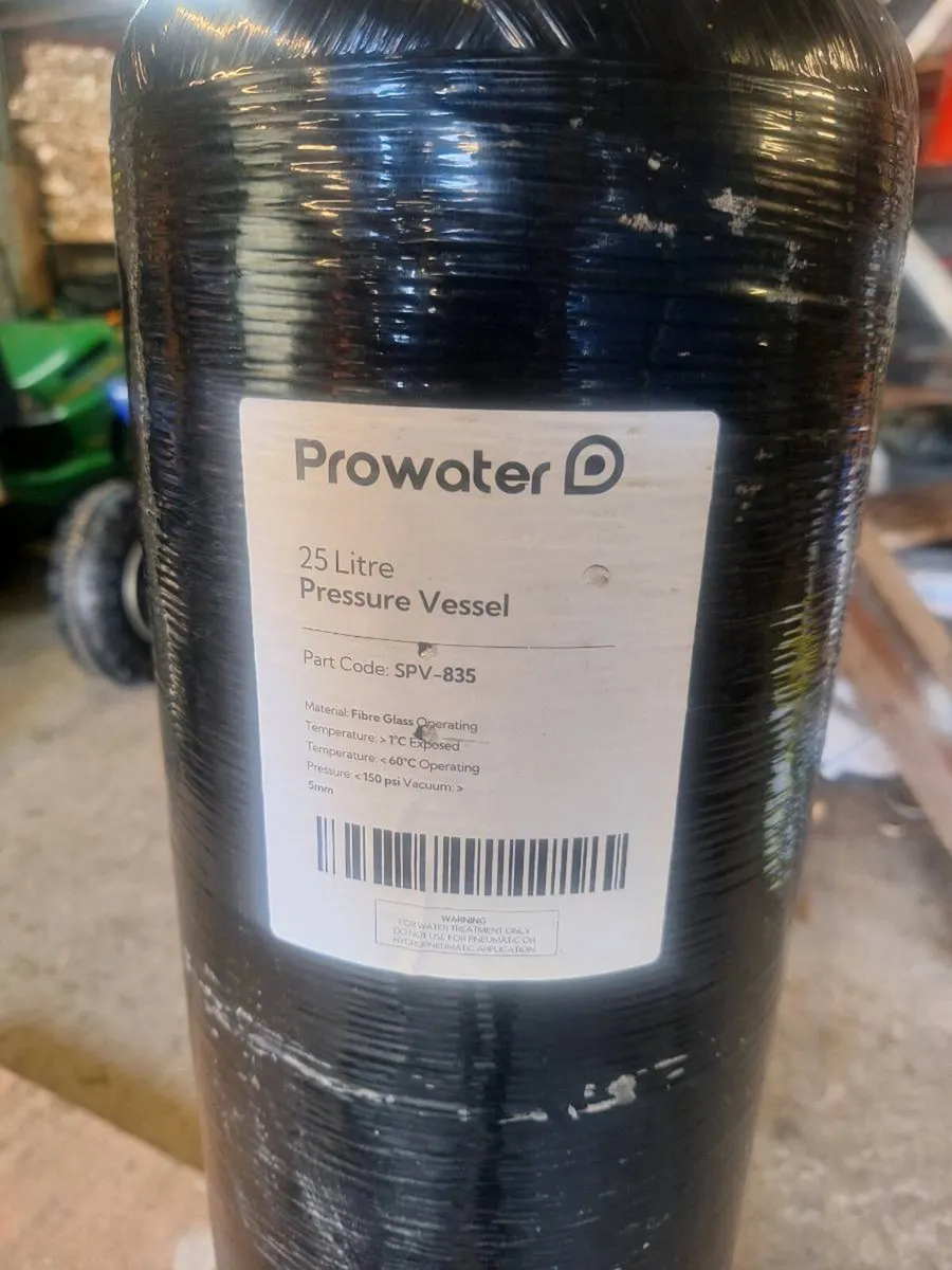 25 litres d1 vessel for resin for cleaning windows - Image 2