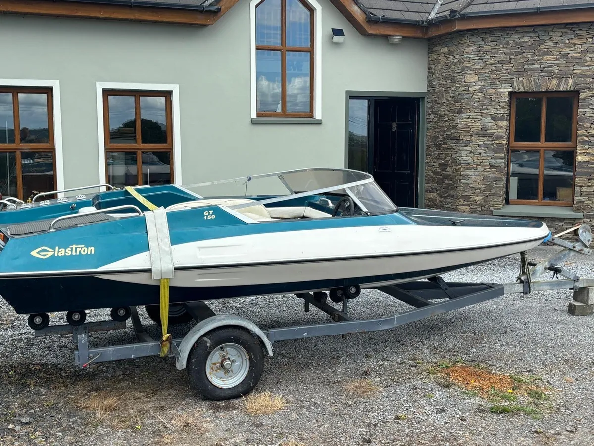 Classic Glastron GT 150 + Trailer (without Engine) - Image 2