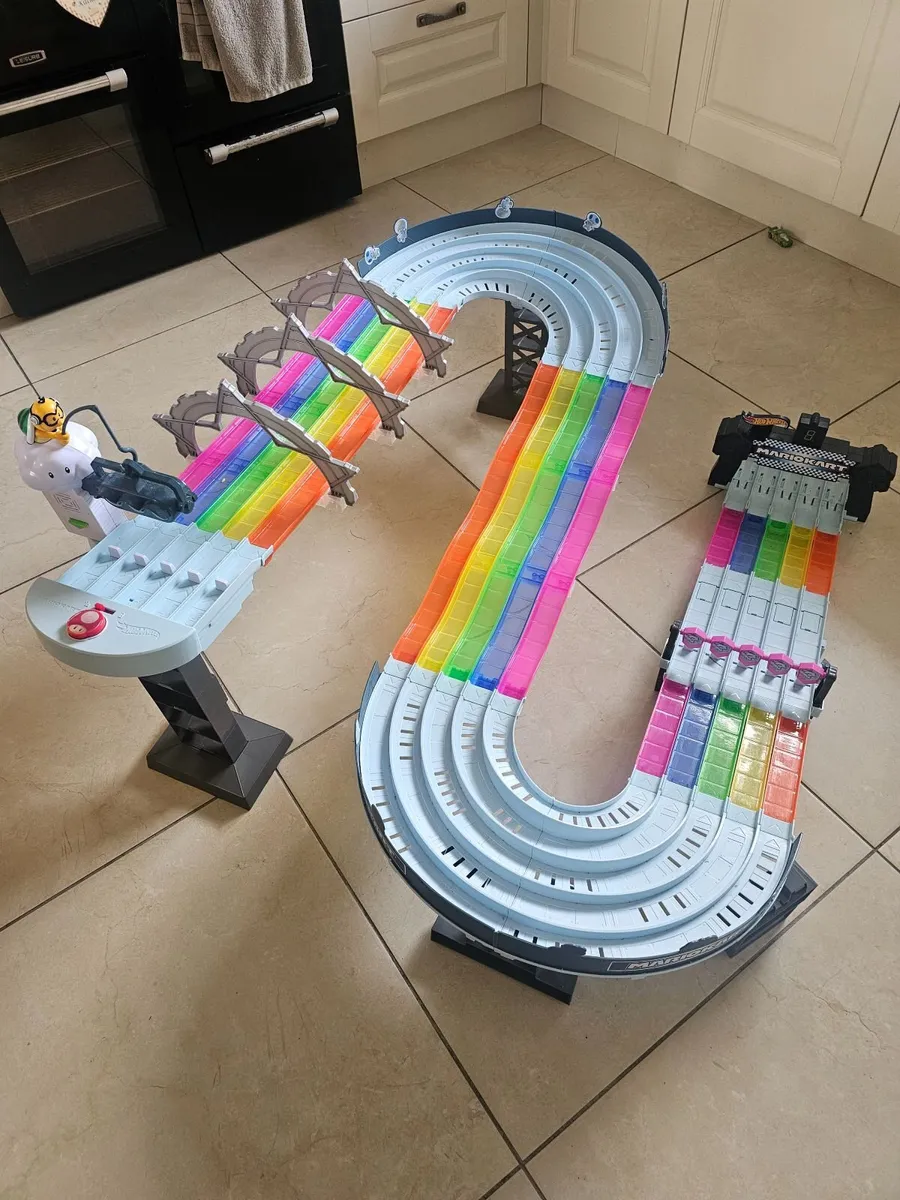 Hotwheels mario kart rainbow track - Image 2