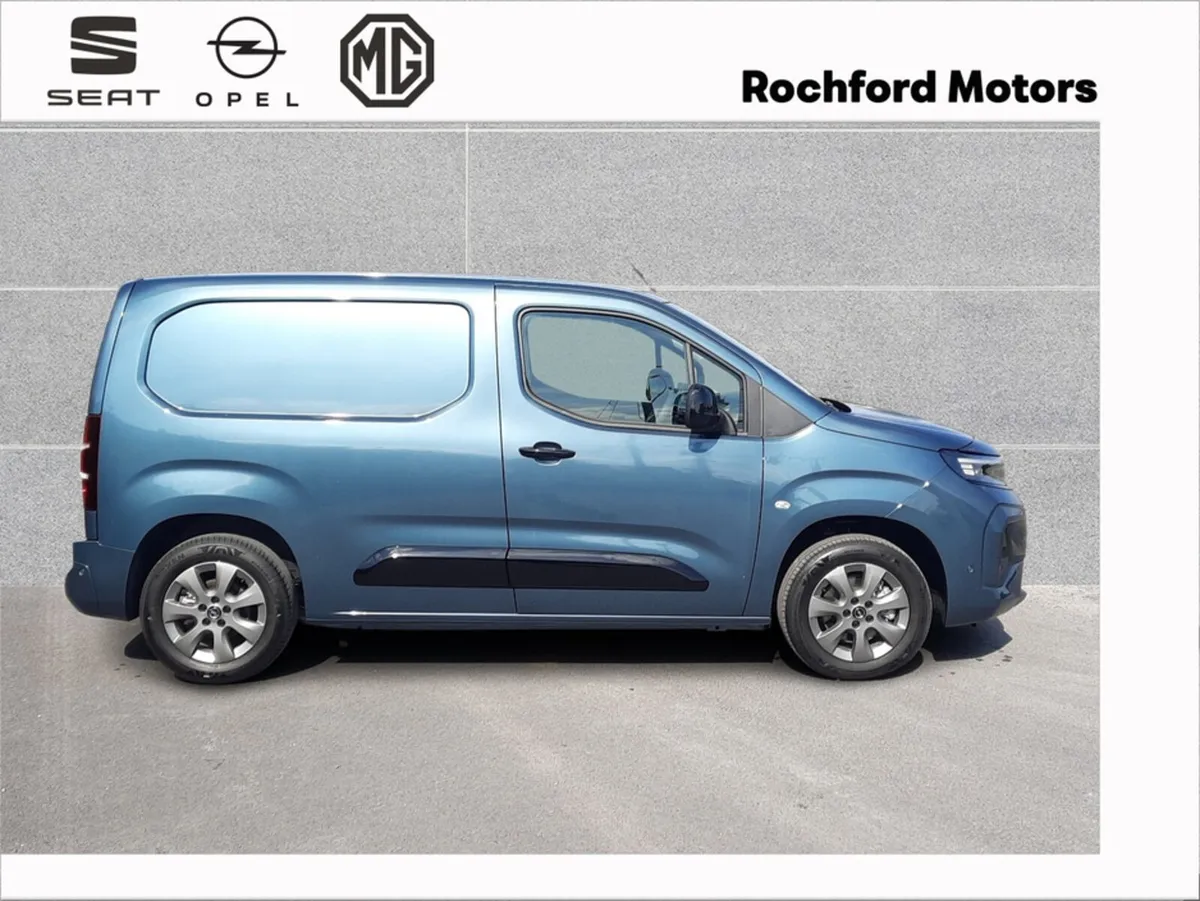 Opel Combo *ALLOYS* L1H1 Sportive 1.5 130HP AUTO - Image 3