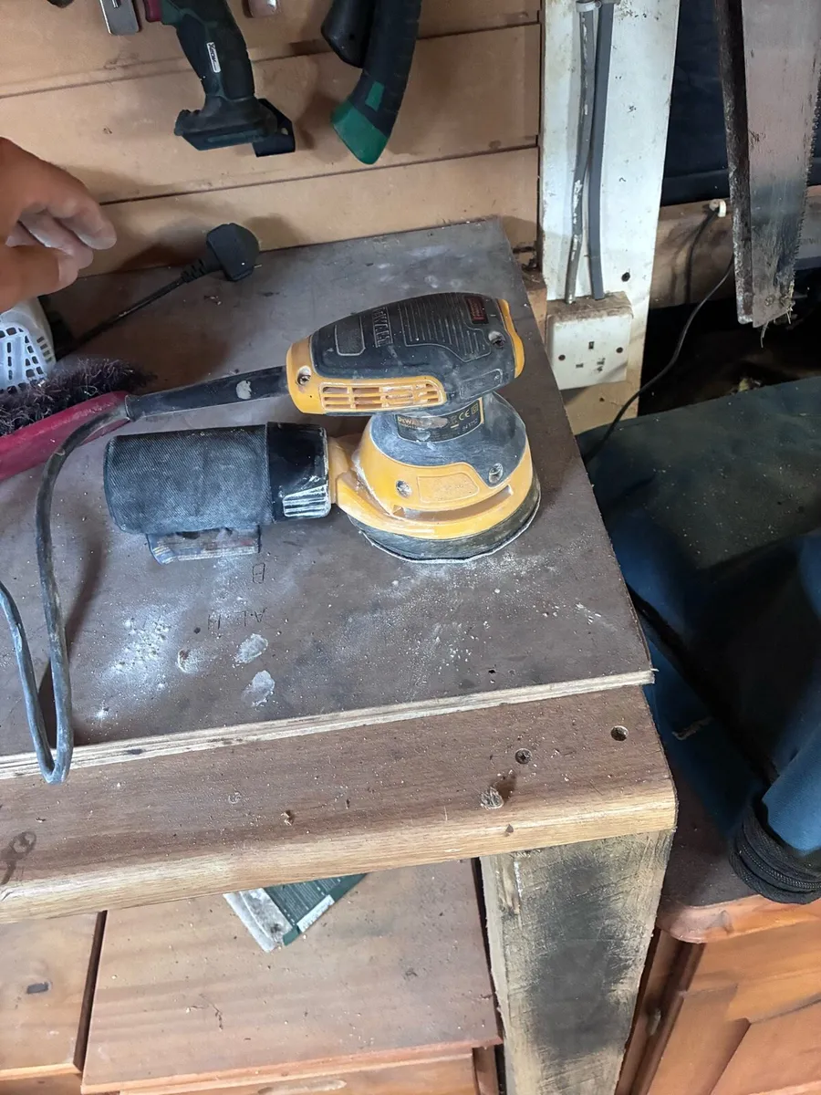 DeWalt Orbit Sander - Image 1