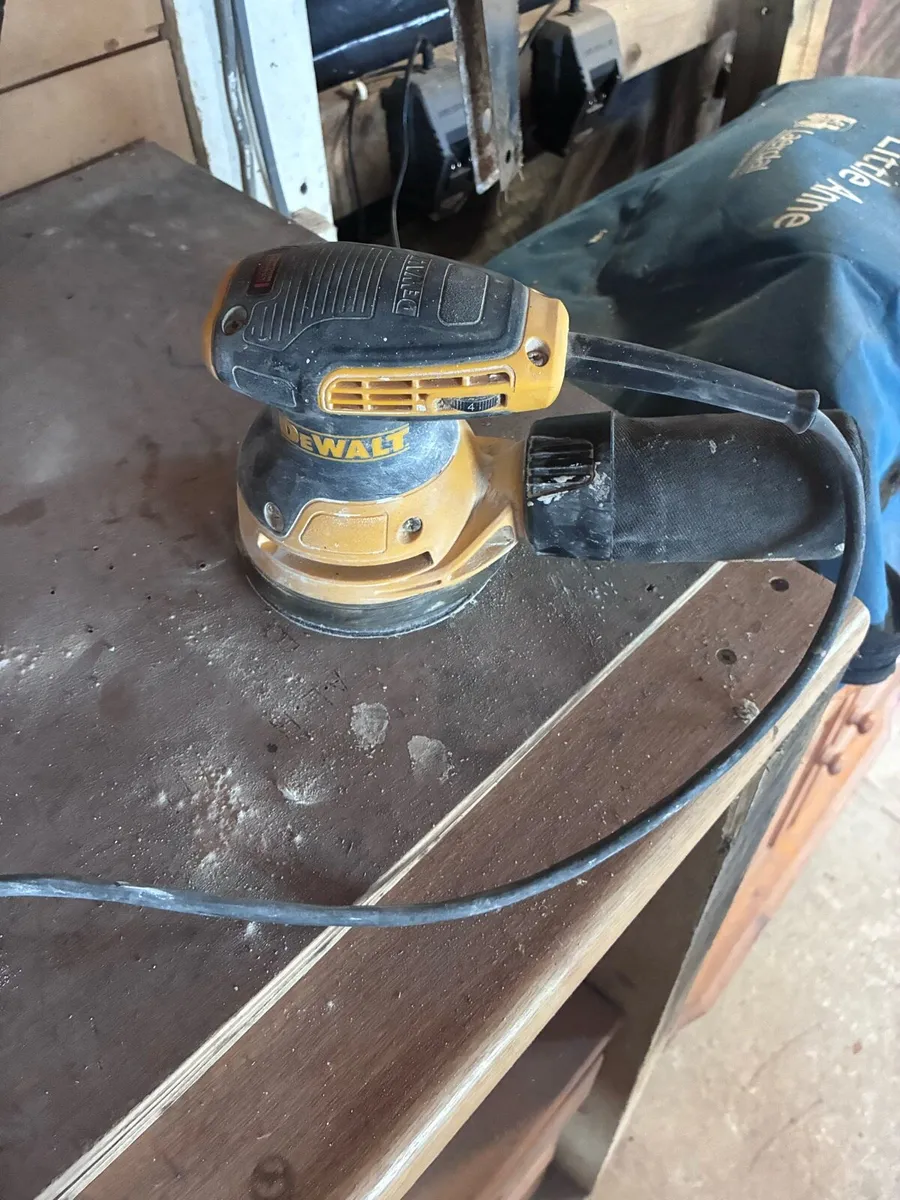 DeWalt Orbit Sander - Image 3