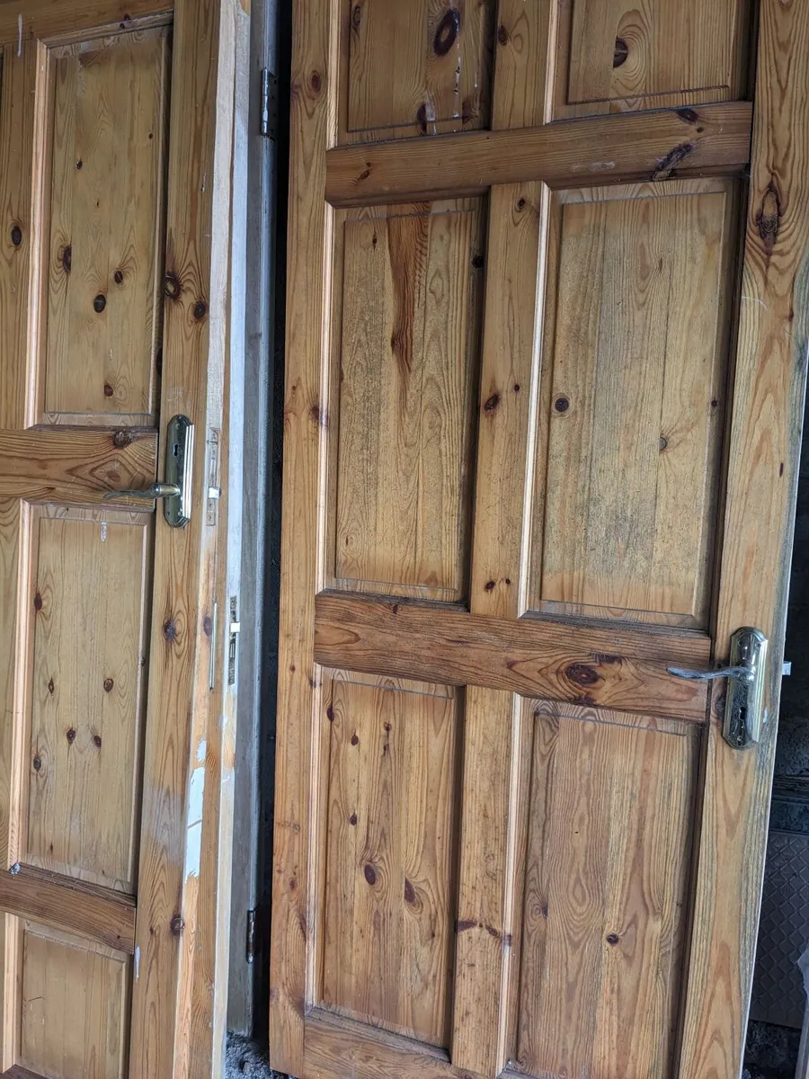 4 pine wood doors - Image 1