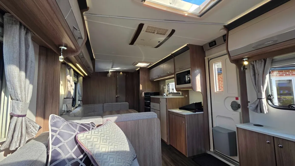 Coachman Acadia 630-Xtra, Aircon, AWD Mover, Solar - Image 4