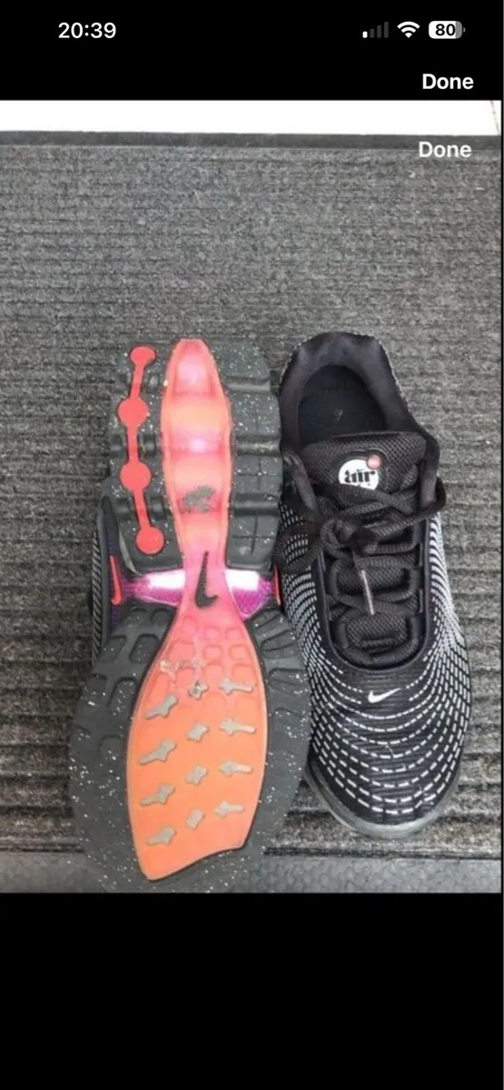 Boys Nike trainees size 4.5 €25 - Image 3