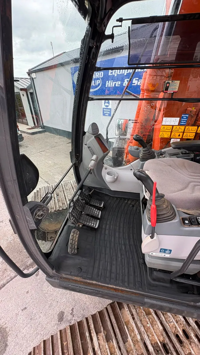 Hitachi 130 - Image 2