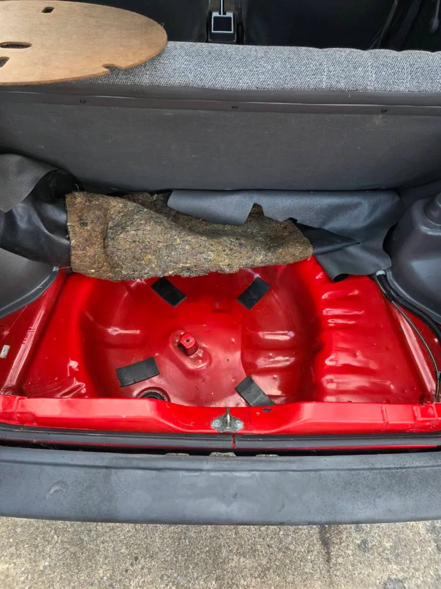 Nissan micra k10 - Image 1