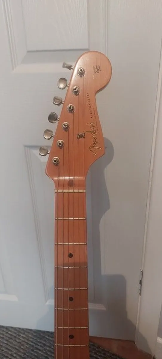 Fender Stratocaster 2006 - Image 2