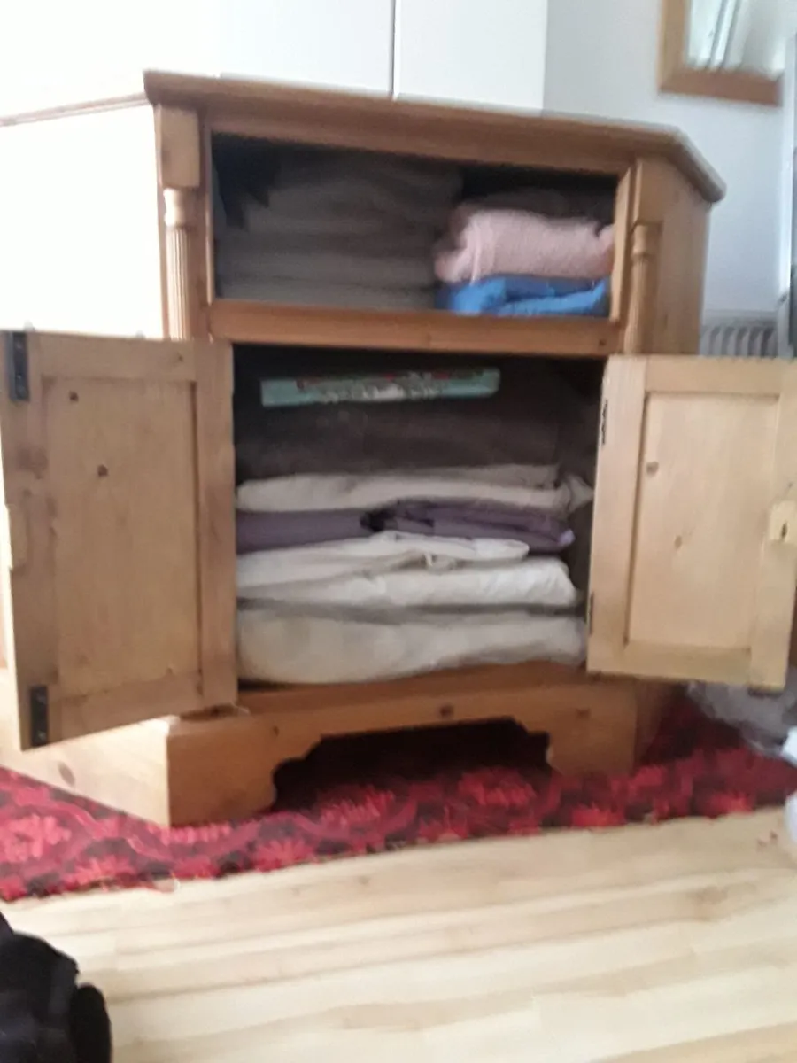 solid pine large unit good conditio - Image 1