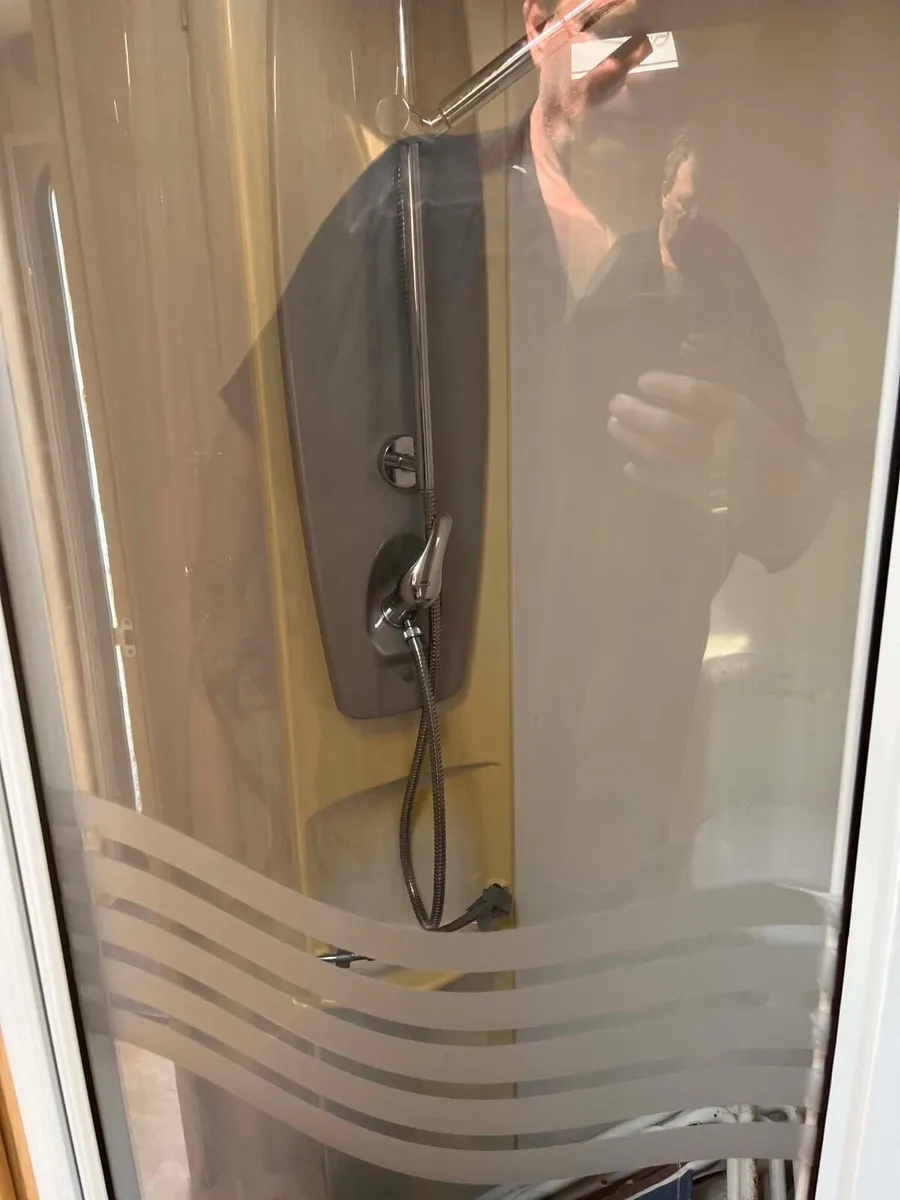 Coachmen amara 6-berth twin immaculate condition - Image 4