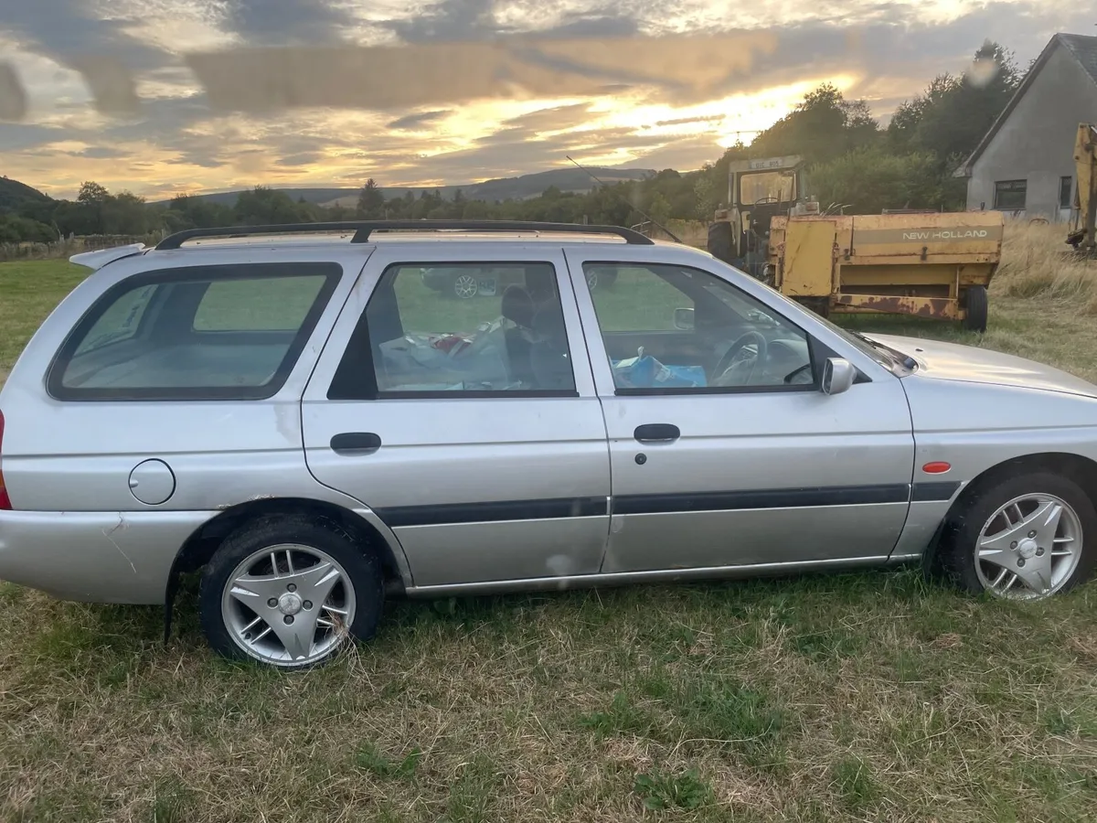 Ford Escort 2000 - Image 2