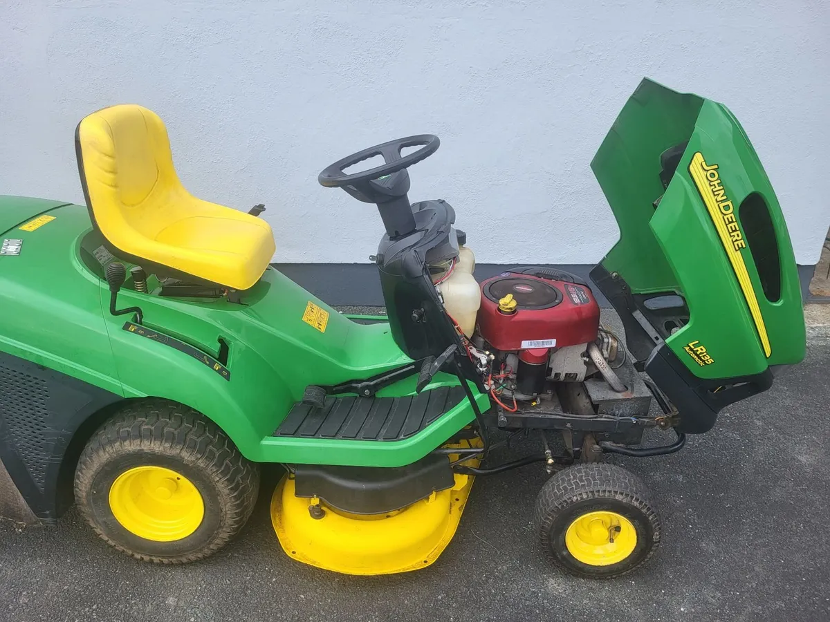 John Deere LR135 Automatic Ride-On Mower (36 inch) - Image 2