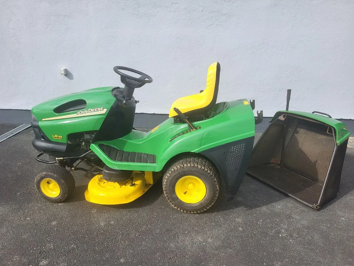 John Deere LR135 Automatic Ride-On Mower (36 inch) - Image 3