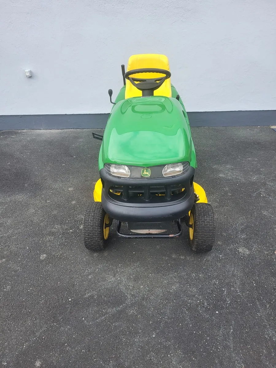 John Deere LR135 Automatic Ride-On Mower (36 inch) - Image 4