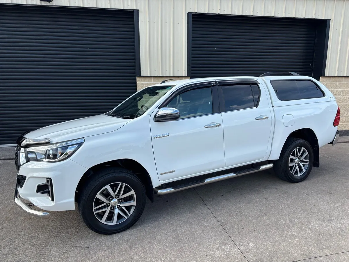 192 2019 TOYOTA HILUX 2.4 D4D INVINCIBLE X AUTO - Image 1