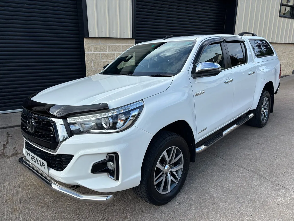 192 2019 TOYOTA HILUX 2.4 D4D INVINCIBLE X AUTO - Image 2
