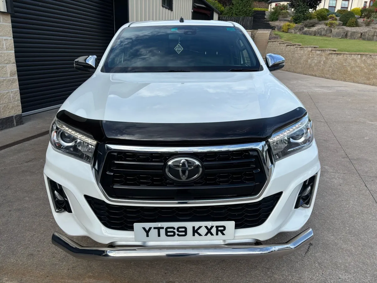 192 2019 TOYOTA HILUX 2.4 D4D INVINCIBLE X AUTO - Image 3